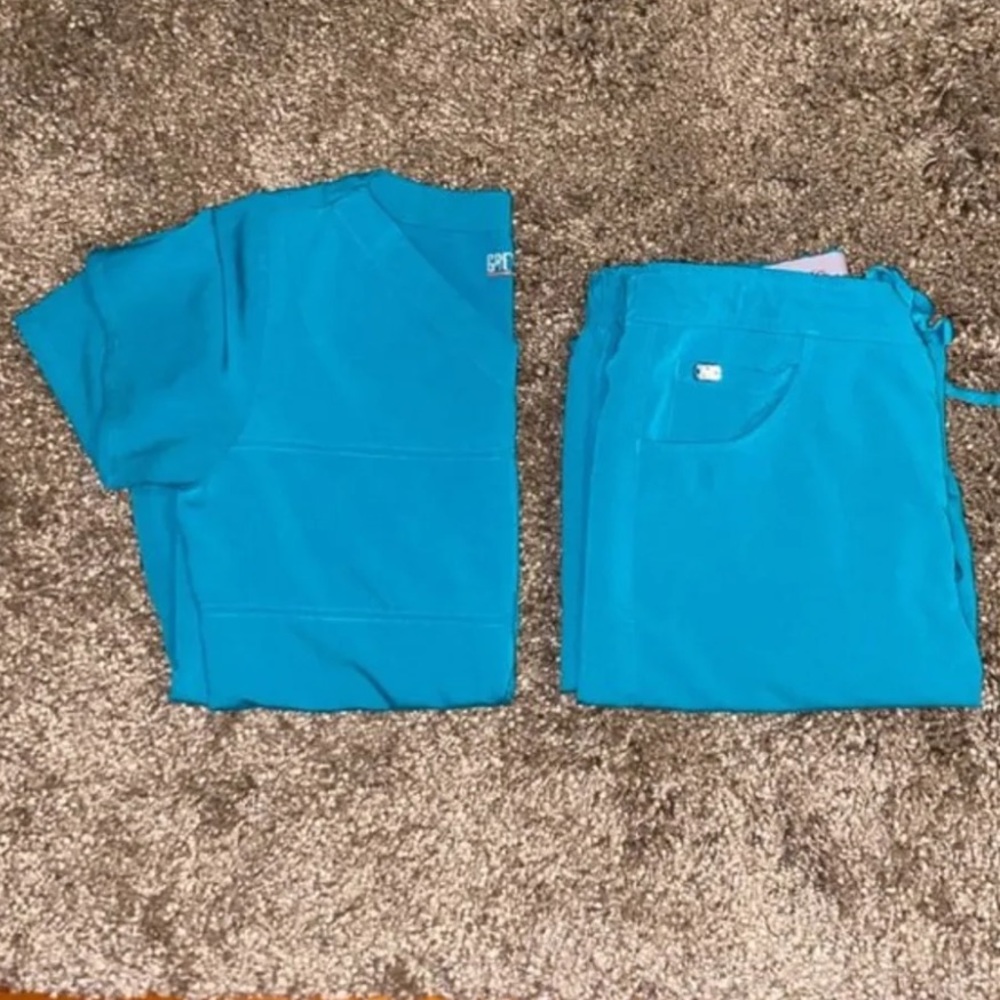 Greys anatomy signature teal scrub set